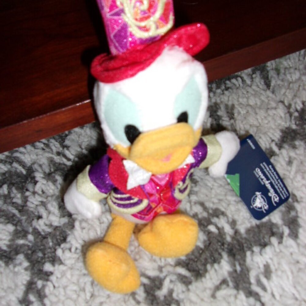Disneyland Hong Kong Donald Duck Plush Bag Charm New with tags